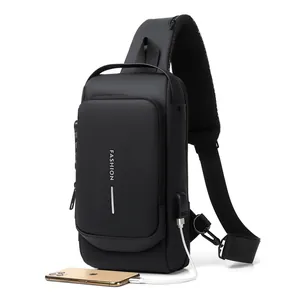 Wasserdichte schwarze Brusttasche für Herren mit USB-Anschluss und Diebstahlschutz