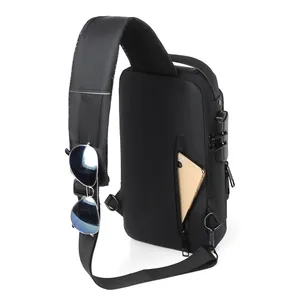 Wasserdichte Anti-Diebstahl Sling Bag für Herren mit USB-Anschluss und Zahlenschloss