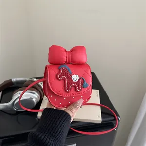 Sac Bandoulière en Cuir PU Rouge pour Filles Mignon Nœud Papillon Broderie Poney Matelassé Mini Sac à Épaule Cadeau Nouvel An