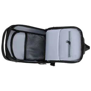 Detaillierte Innenansicht der wasserdichten Brusttasche mit Netztaschen und Fächern