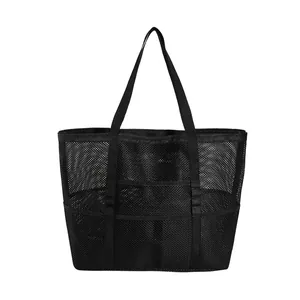 Bolso tote grande minimalista de malla negra con compartimentos espaciosos para playa