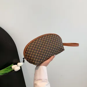 Pochette da Donna in Pelle PU di Tendenza Stampa Monogramma Borsa Cosmetica a Mezzaluna Con Cinturino per Uso Quotidiano