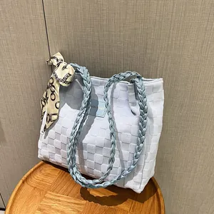 Sac Fourre-tout en Toile Grande Capacité pour Femmes Motif Damier Tissé Poignée Tressée Sac à Épaule Foulard Décoratif