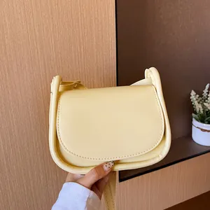 Sac Bandoulière Femme en Cuir PU Forme Selle Petit Simple Couleur Unie Sac à Épaule Quotidien Messenger Main pour Femmes Décontracté Voyage