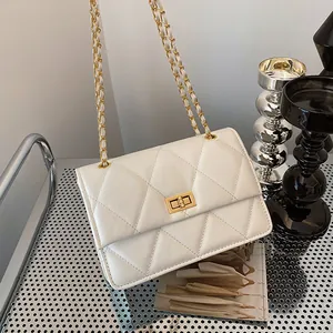 Sac Bandoulière Chaîne Matelassé à Losanges Femme Mode Cuir PU Petit Sac Carré avec Fermoir Métallique pour Quotidien