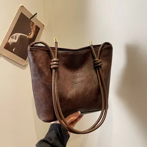 Sac Seau en Cuir PU pour Femme Style Rue Sac à Bandoulière Avec Gaufrage Fashion And Sunday Bandoulière Nouée