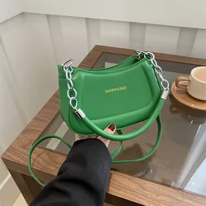 Sac Hobo pour Femme en Simili Cuir Demi-Lune Sac à Épaule Avec Chaîne Argentée Minimaliste Navette Sac à Main Bandoulière