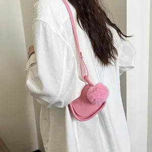 Sacoche rose pour femme avec pompon en peluche et motif chat en relief au style de printemps