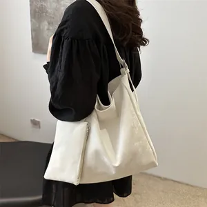 Borsa tote crema minimalista con grande capacità e tracolla per il pendolarismo quotidiano