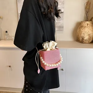 Sac seau chic à rayures roses avec poignée en perles et chaîne pour femmes