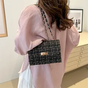Sac bandoulière en tweed à la mode avec chaîne dorée et fermoir en métal, usage quotidien