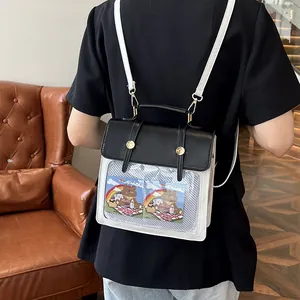 Minimalistischer schwarz-weißer Rucksack mit transparentem Fenster und Metallbeschlägen