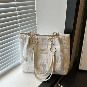 Mode Femmes Broderie de Vagues Colorées Sac Cabas Matelassé Grande Capacité Cuir PU Sac à Épaule Avec Poignée en Chaîne Main Navette