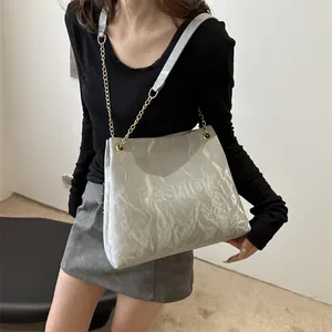 Sac fourre-tout argenté plissé avec gaufrage FASHION et chaîne dorée