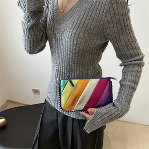 Mini sac bandoulière arc-en-ciel métallisé avec fine bandoulière en chaîne