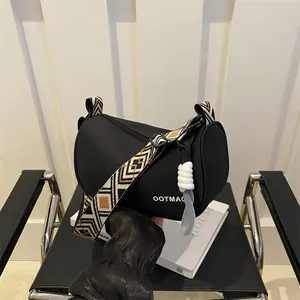 Sac Oreiller en Toile pour Femme Bandoulière Large Géométrique Minimaliste Fermeture Éclair Sac à Épaule Léger Quotidien