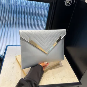 Damen Minimalistische PU Leder Umschlag Clutch Große Kapazität Chevron Steppung V Metall Verzierung Street Fashion Handtasche