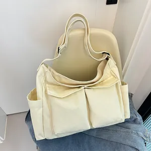 Grande borsa tote in tela con tasche multiple e tracolla regolabile