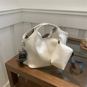 Borsa a Secchiello in Pelle PU Con Pochette e Tracolla Ricamata Etnica Borsa a Mano da Donna Grande Capacità Shopping Bag