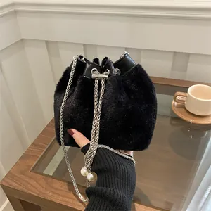 Vintage Plush Bucket Bag For Women Elegant Artificial Pearl Chain Drawstring Shoulder Crossbody Bag Soft Faux Fur Autumn Winter Bag