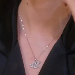 Élégant Collier Pendentif Feuille de Ginkgo en Zircone pour Femme Alliage Plaqué Or Argent Bijoux Cadeau