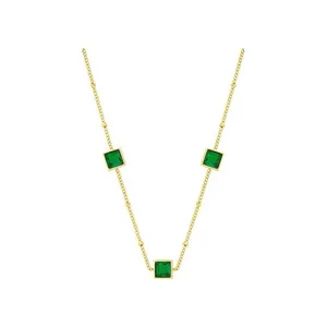 Elegante 18K vergulde titanium ketting met drie vierkante groene zirkonia stenen