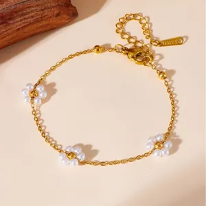 Elegant gold-plated stainless steel bracelet with three delicate pearl flower charms