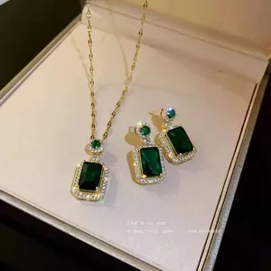 Vintage Smaragdgrün Zirkon Anhänger Halskette Für Damen Elegant Titanstahl Vergoldet Rechteckig Rot Zirkon Schmuck Bankett Geschenk