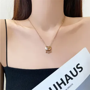 Collana con lucchetto della longevità in oro rosa con carattere Fu e perline sul modello