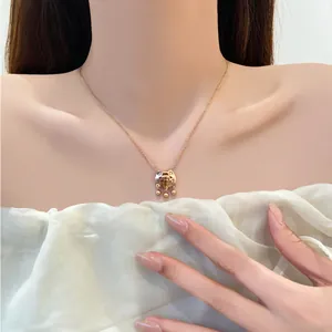 Collana in oro rosa con ciondolo a lucchetto della longevità e carattere cinese Fu