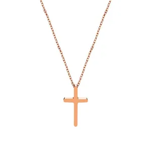 Collier croix poli pour femme avec pendentif minimaliste sur une chaîne en or rose fin
