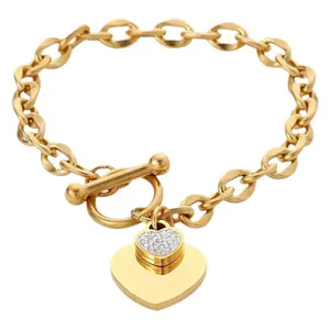 Bracciale a catena in acciaio al titanio dorato con pendente cuore e chiusura OT