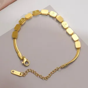 Bracelet élégant chaîne serpent dorée avec perles carrées gravées LOVE et étiquette K18