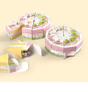 Vue détaillée des boîtes cadeaux en forme de part de gâteau lapin de Pâques pastel