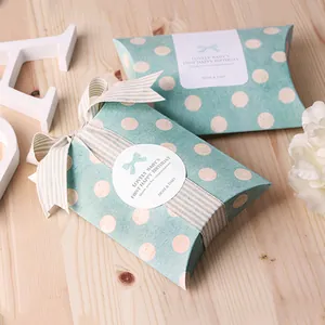 Boîtes cadeaux oreiller à pois bleu sarcelle pour anniversaire bébé avec rubans
