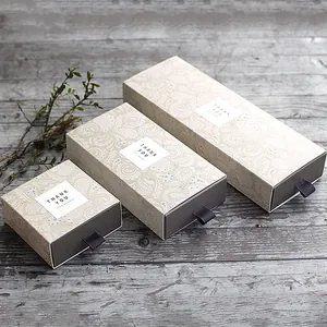 Driedelige geschenkdozenset met ladesysteem, bloemenmotief en bedanklabels
