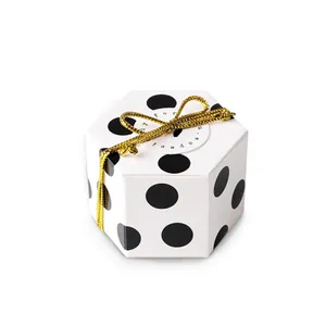 Scatola regalo esagonale bianca a pois neri con fiocco dorato per cioccolatini e dolci