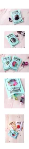 Détail de sachets zippés en forme de bocal avec fenêtres transparentes en trois couleurs