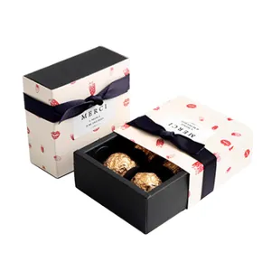 Elegante Marmor-Geschenkbox mit Erdbeerdruck und Schleife für Schokoladenverpackung