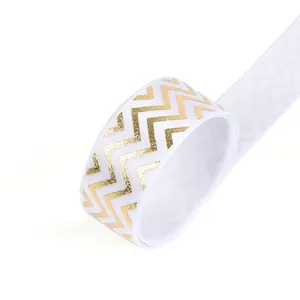 Ruban de satin blanc et doré de 15mm avec motif zigzag pour emballage de cadeaux