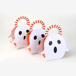 Detailansicht faltbarer Geist-Geschenkboxen für Halloween-Süßigkeiten und Dekoration