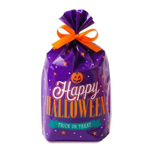 Halloween Geschenkbeutel in Violett mit orangefarbener Schleife und Kürbis-Druck