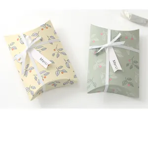Florale Kissen-Geschenkboxen in Creme und Minze mit Schleifen und Merci-Tags