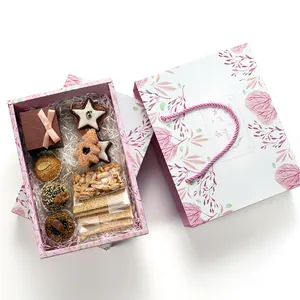 Green leaf pastry gift box with floral pattern and matching paper tote bag for desserts