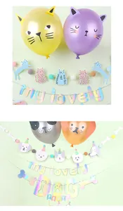Details von bunten Haustier-Party-Deko mit niedlichen Hunde- und Katzenbannern und Ballons