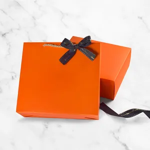 Coffret cadeau de mariage orange élégant avec sac assorti et ruban Love You noir