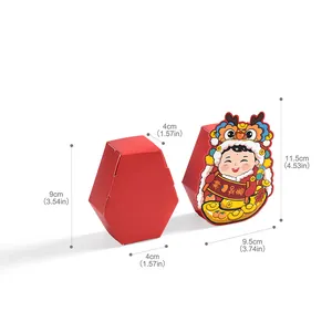 Detail van rode Chinese Nieuwjaar snoepdozen met schattige personages en afmetingen