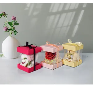 Tre scatole regalo colorate con finestra in PVC trasparente e fiocchi di seta
