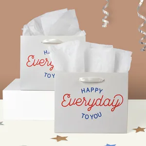 Sacchetti regalo bianchi con scritte colorate Happy Everyday e manici in seta