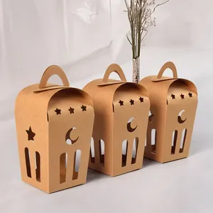 Scatole regalo in carta kraft a forma di lanterna con ritagli di stelle e luna per Ramadan